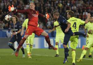 La pelota parada fue una de las debilidades del Barca en el encuentro de ayer. Foto: AFP