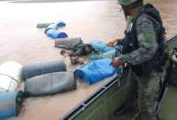 Algunos de los tanques descubiertos por las Fuerzas Armadas de Ecuador este 13 de febrero