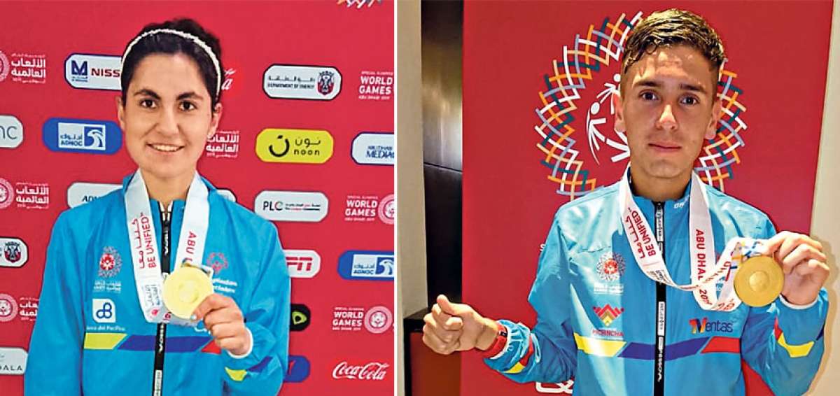 Bernarda Cristina Aguirre muestra la medalla de oro que obtuvo en los 50 metros estilo mariposa. El atleta Jos&eacute; Gabriel Palacios festeja su triunfo en la competencia de 5.000 metros planos.
