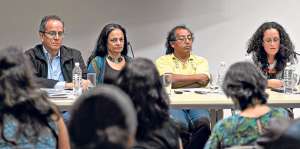 Alberto Acosta (I), Esperanza Mart&iacute;nez, Xavier Guacham&iacute;n y la tuitera Diana Amores asistieron. Foto: &Aacute;lvaro P&eacute;rez / El Tel&eacute;grafo