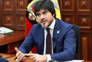 El ministro De La Gasca considera que la candidata del correísmo intenta &quot;polalizar al país&quot;. 