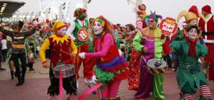 El desfile se iniciar&aacute; con la llegada de Pap&aacute; y Mam&aacute; Noel desde el r&iacute;o Guayas, por la Torre Morisca, dentro del Malec&oacute;n 2000.