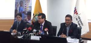 Diego Mart&iacute;nez, ministro coordinador de la Pol&iacute;tica Econ&oacute;mica, David Vera, director del INEC, y Leonardo Berrezueta, ministro de Trabajo. 