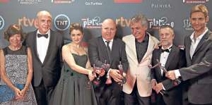 El elenco de la pel&iacute;cula Relatos salvajes festej&oacute; a lo grande los ocho galardones que obtuvo esa noche. Foto: AFP