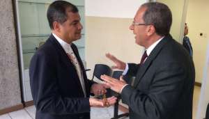 Correa: "El Papa dijo que el pueblo se ha puesto de pie con dignidad, lo dijo por la revoluci&oacute;n ciudadana"