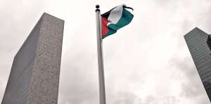 Ayer en la sede de la ONU onde&oacute; por primera vez la bandera de Palestina como &lsquo;Estado Observador&rsquo;. Foto: AFP