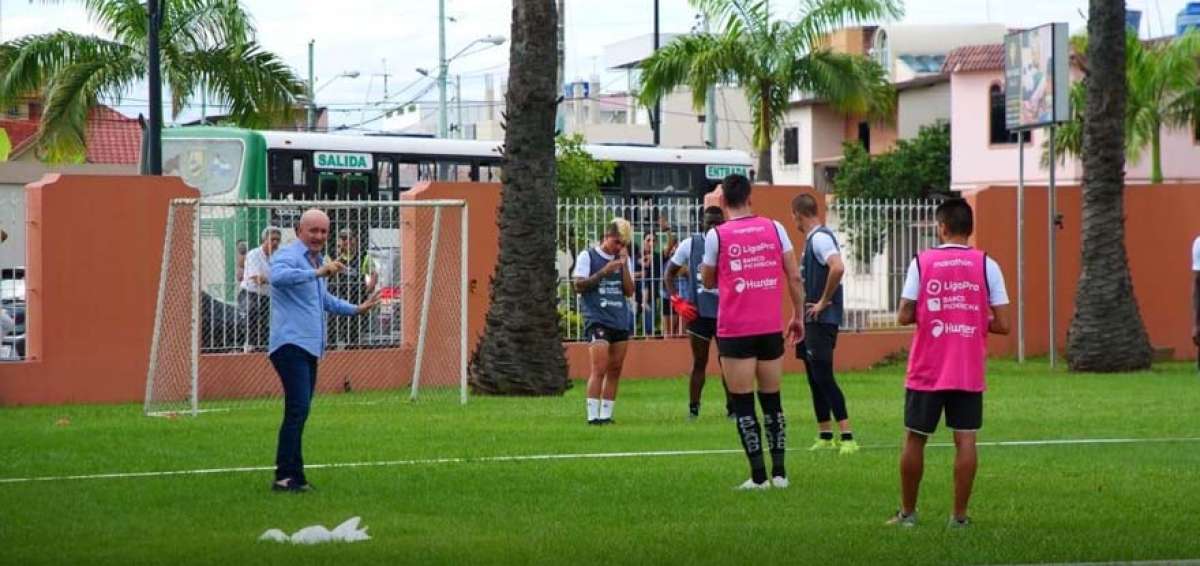 Orense y Liga de Quito ya estaban en el estadio 9 de Mayo de Machala, cuando se conoci&oacute; la resoluci&oacute;n de la LigaPro. 