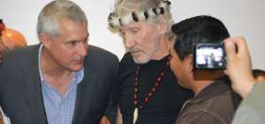 Reportaje Chevron: El abogado Steven Donziger y Roger Waters (Pink Floyd).