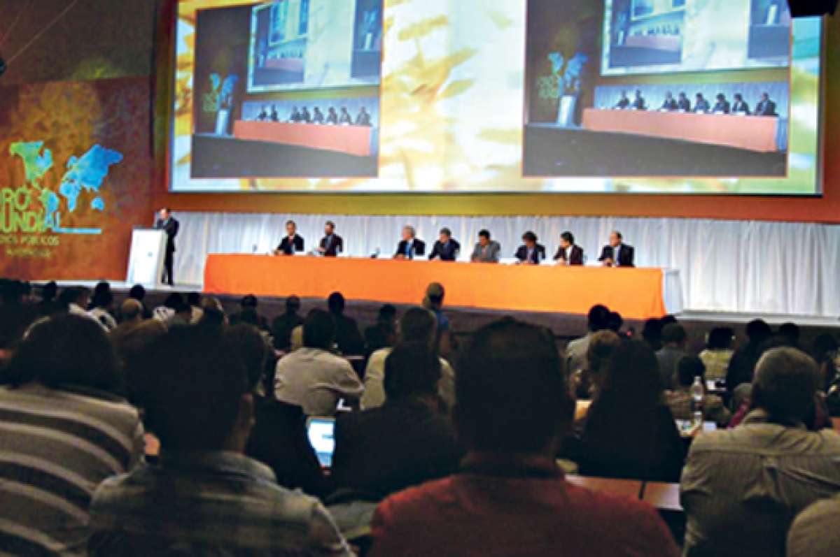 Directores de medios de comunicaci&oacute;n p&uacute;blicos, asesores y funcionarios de Estado fueron parte del encuentro que se desarroll&oacute; en la Canciller&iacute;a de M&eacute;xico. Foto: cespalda.blogspot.com