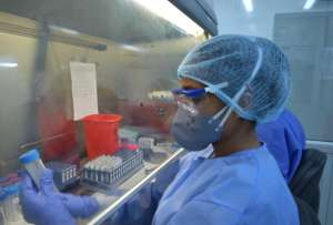 Casos de pacientes Covid-19 fluct&uacute;an en la red de salud