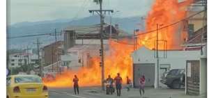 A trav&eacute;s de las redes sociales circularon videos del momento del incendio, que por su magnitud moviliz&oacute; aproximadamente a 50 bomberos.