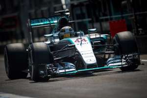 Hamilton super&oacute; en la pole a su compa&ntilde;ero de equipo Nico Rosberg. Foto: AFP