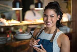 La joven argentina recibió una propina inesperada por servir “el mejor café” en España.