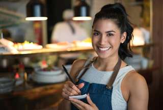 La joven argentina recibió una propina inesperada por servir “el mejor café” en España.