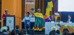 La cita en el Ministerio de Agricultura, en la que participaron 500 mujeres del agro, fue liderada por el ministro del ramo, Xavier Lazo Guerrero (der.).