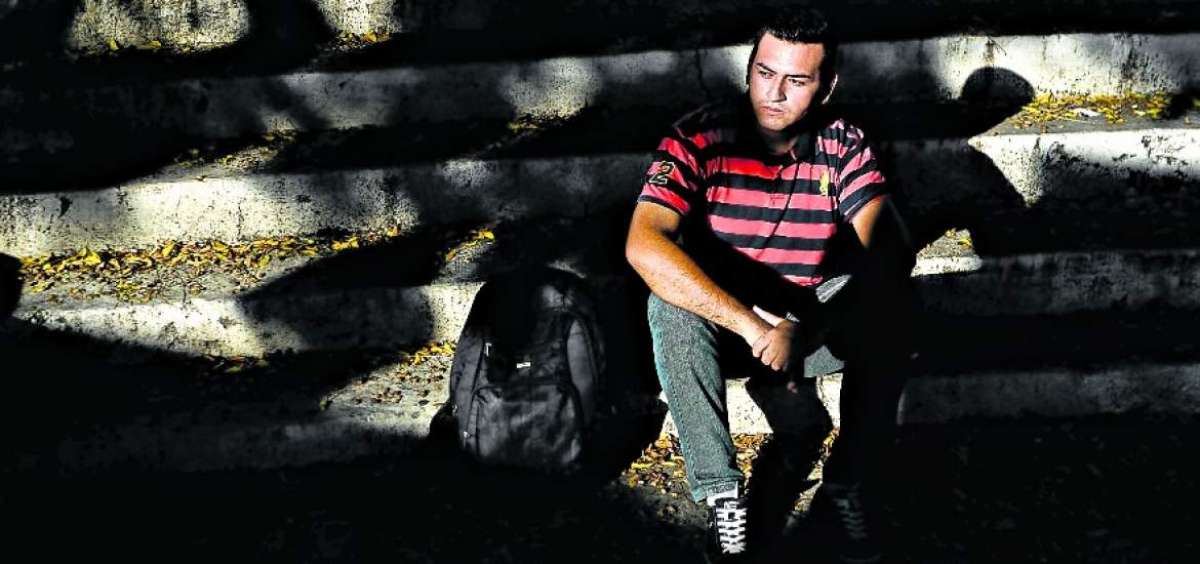 Jorge Meza naci&oacute; en Portoviejo, luego se mud&oacute; a Rocafuerte y ahora estudia en Manta. Su vida ha estado vinculada a la m&uacute;sica, la que complementa con el Periodismo.