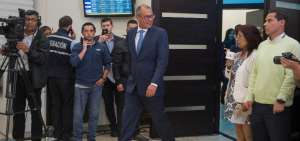 El vicepresidente de la Rep&uacute;blica, Jorge Glas (centro), ofreci&oacute; una rueda de prensa antes de su partida a Europa. Mencion&oacute; detalles de las condiciones en las que Ecuador suscribir&aacute; el Acuerdo Multipartes.