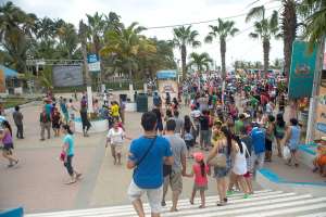 En la final del Campeonato Mundial del Encebollado llegaron cerca de 25.000 personas. En el evento se vendieron alrededor de 21.000 platos. Foto: Rodolfo P&aacute;rraga / El Tel&eacute;grafo