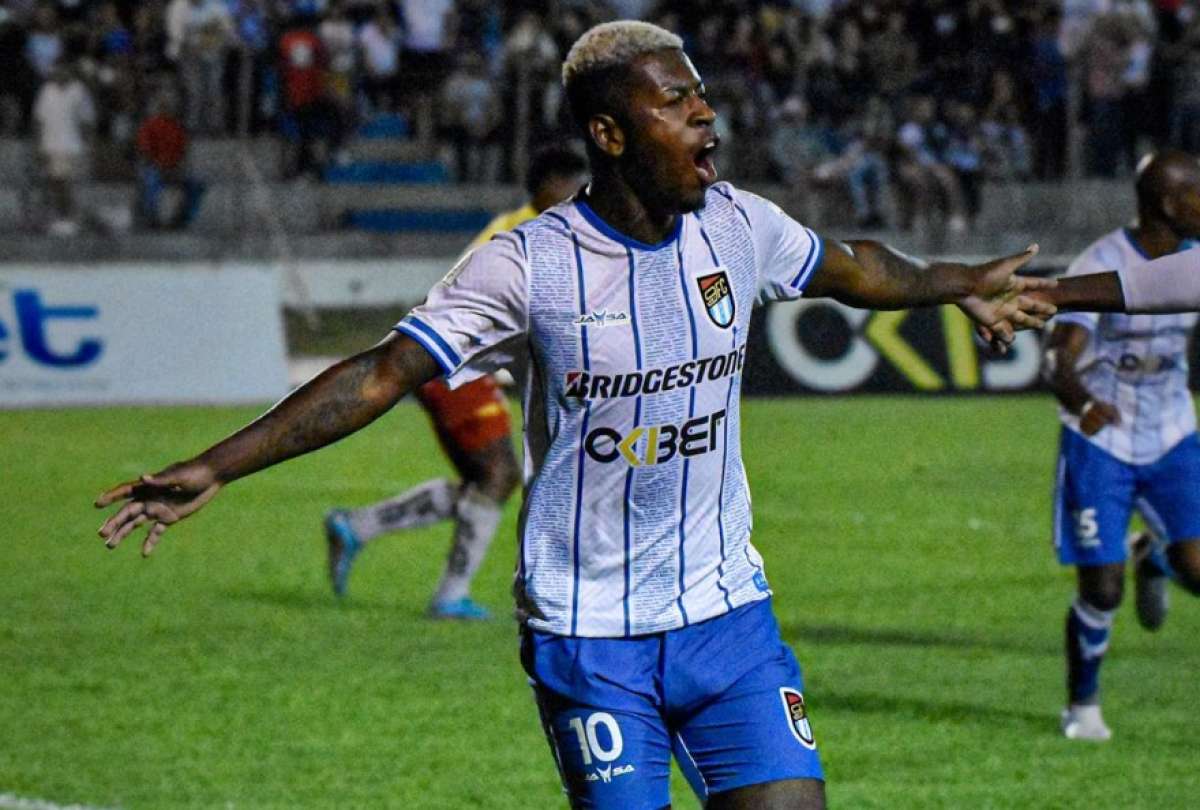 Gabriel Cortez marcó el segundo gol del 9 de Octubre en el triunfo sobre el Aucas.