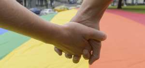 La Fundaci&oacute;n Equidad report&oacute; casos de maltrato intrafamiliar en casos de personas LGBTI porque no se acepta su orientaci&oacute;n sexual.