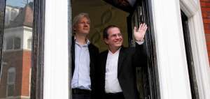 El 16 de junio de 2013, el canciller Ricardo Pati&ntilde;o visit&oacute; a Julian Assange en la embajada de Ecuador en Londres, donde el periodista a&uacute;n permanece asilado.
