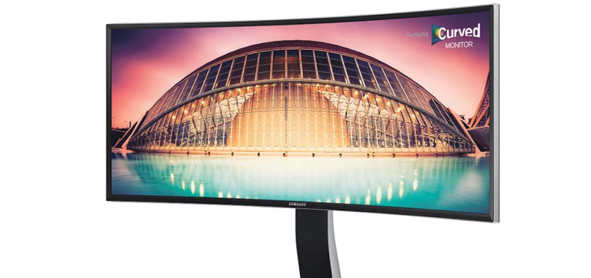 Samsung present&oacute; tres modelos de monitores curvos durante una feria