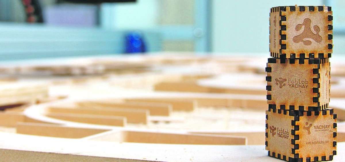 El FabLab Yachay cuenta con m&aacute;s de 20 m&aacute;quinas para el desarrollo de emprendimientos, dentro de los que constan un esc&aacute;ner, una impresora 3d, una cortadora laser, una maquetadora y una fresadora.