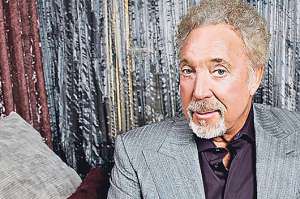 Tom Jones. A sus 73 a&ntilde;os, el cantante gal&eacute;s ha relanzado su carrera musical.