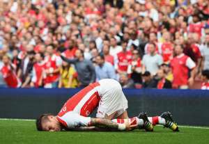 Debuchy, baja tres meses en el Arsenal