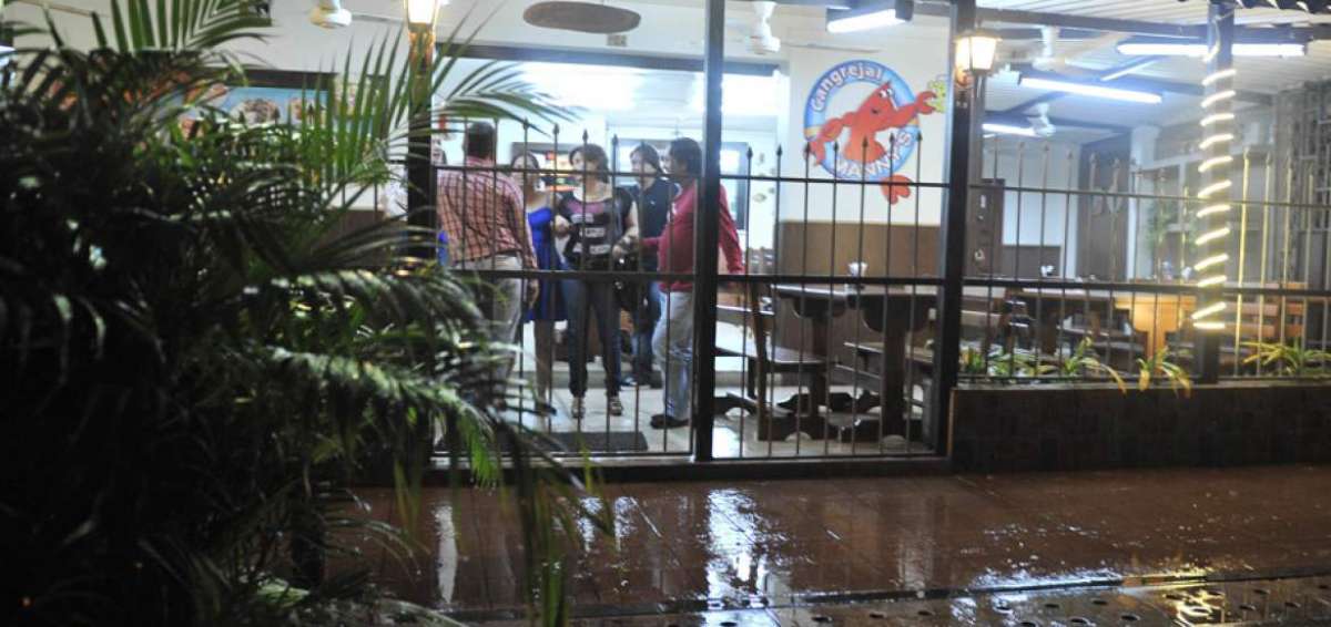 A las 20:30 del martes, con pocos clientes luc&iacute;a este local de venta de cangrejos ubicado en la ciudadela Miraflores, en el norte de Guayaquil.