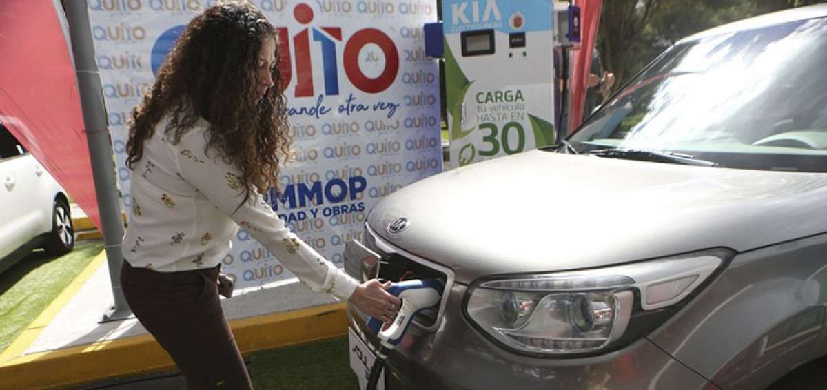 Puntos como el del estacionamiento 8 del parque de La Carolina permiten una carga de hasta 30 minutos.