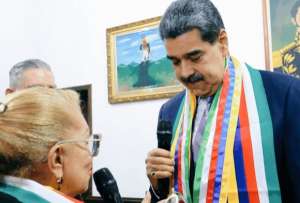 Nicol&aacute;s Maduro recibi&oacute; el reconocimiento "Arquitecto de la Paz".