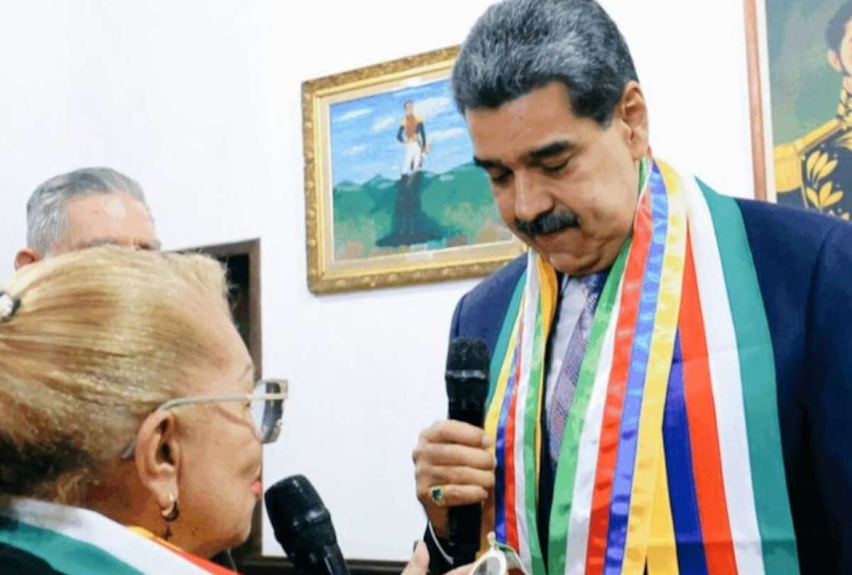 Nicol&aacute;s Maduro recibi&oacute; el reconocimiento 