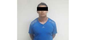 Un hombre fue detenido y en su poder se encontraron los documentos de 19 menores de edad.