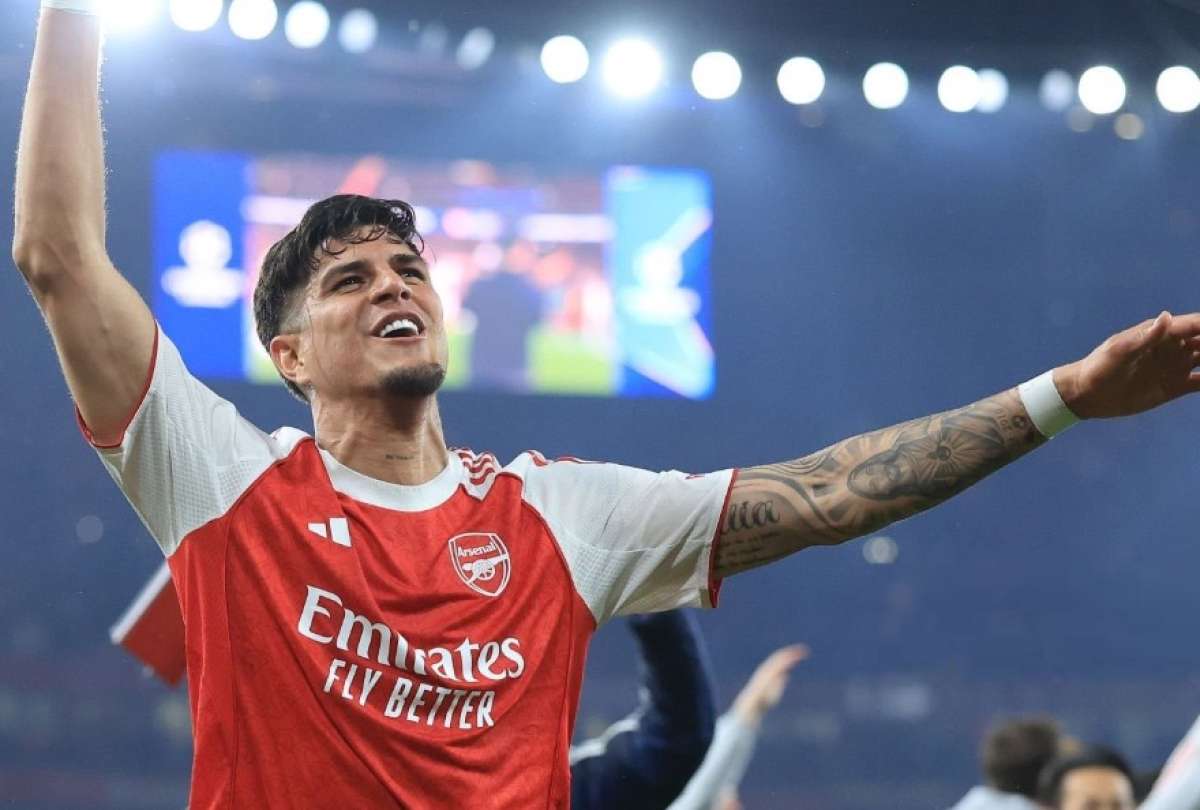 Mientras la prensa peruana lo vincula con la modelo Jossmery Toledo, el defensor del Arsenal F. C. se prepara para disputar la final de la Champions League.