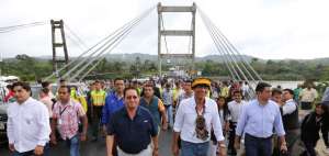 El vicepresidente Joge Glas (c) entreg&oacute; la obra en Morona Santiago. 