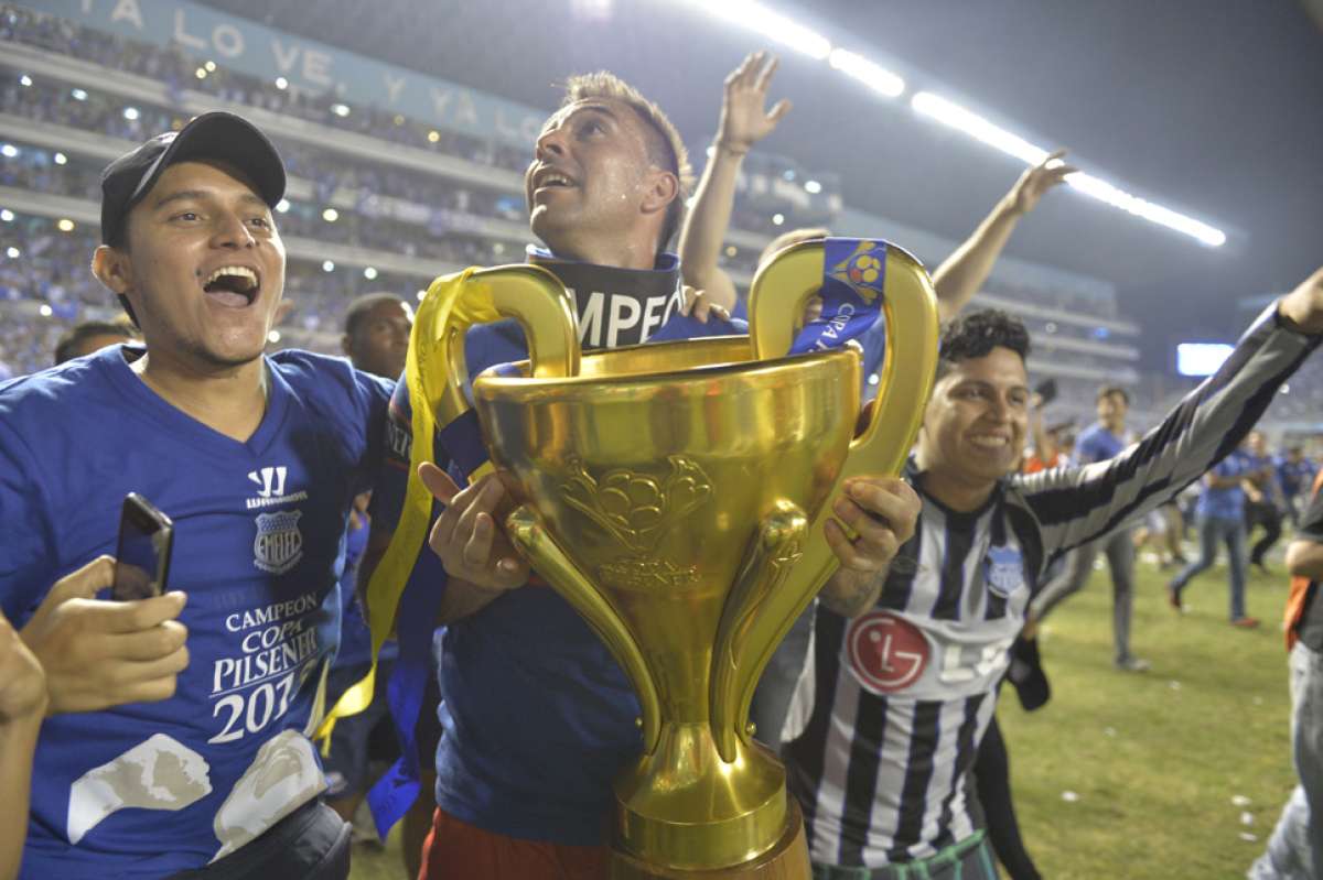 Himno de Emelec suena desde Holanda