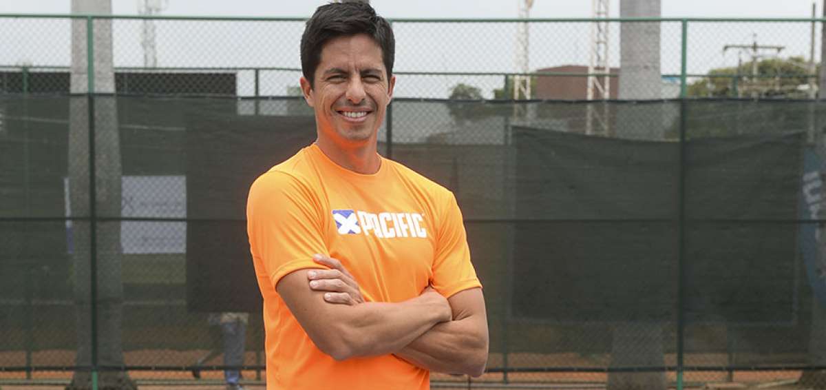 El tenista manabita Gonzalo Escobar practic&oacute; el martes en el anexo del Guayaquil Tenis Club, en Samborond&oacute;n.