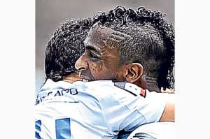 Emelec madrug&oacute; para viajar a Brasil 
