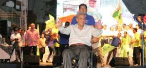 Presidente Moreno cerr&oacute;, bajo la lluvia, la campa&ntilde;a electoral a favor del S&iacute;