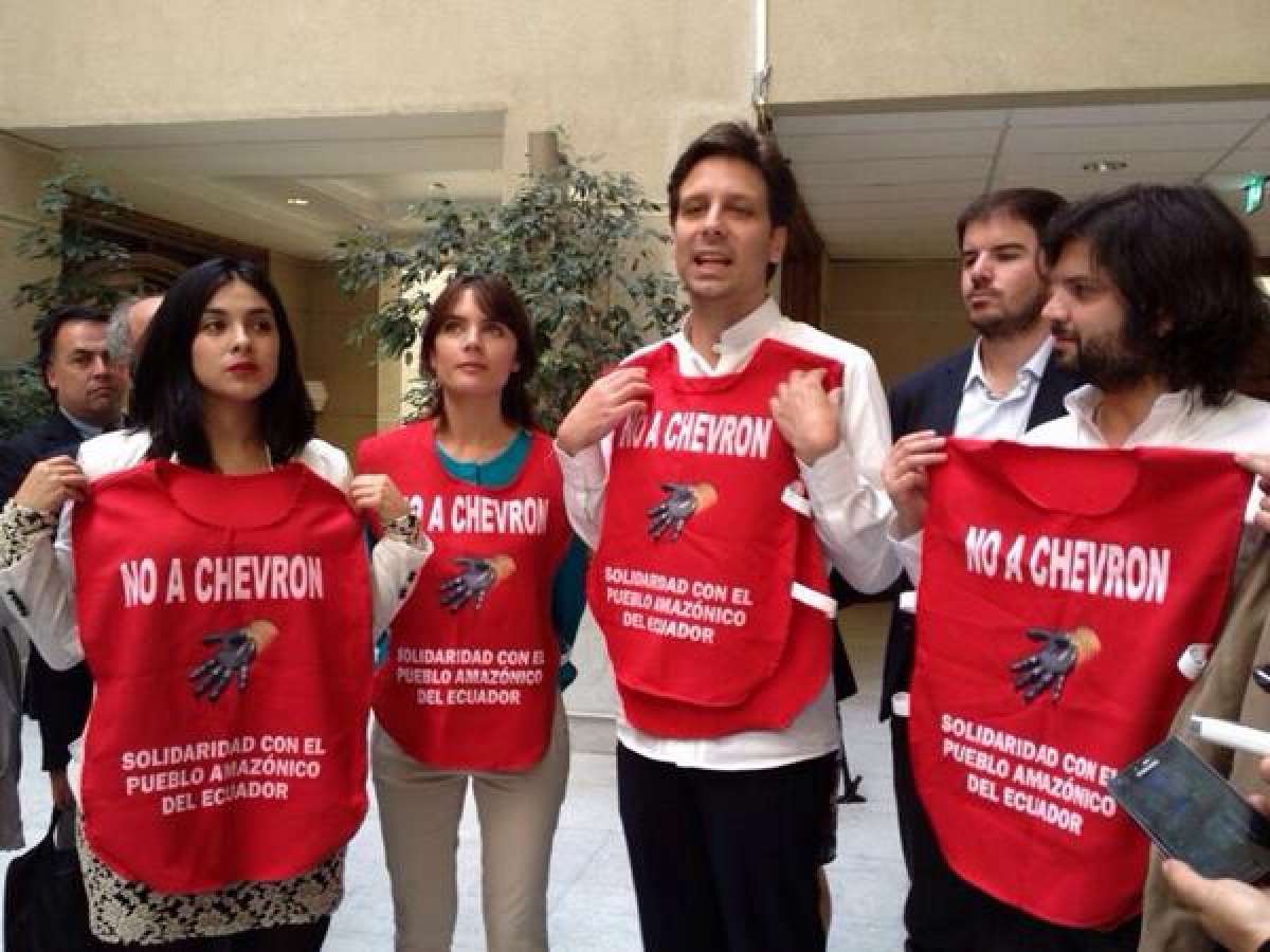 &lsquo;Bancada estudiantil&rsquo; chilena se re&uacute;ne con ministro ecuatoriano para analizar reforma educativa