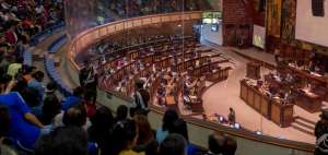 Exmilitares y p&uacute;blico en general acudieron ayer a la Asamblea Nacional a testificar el primer debate a las reformas a la ley del Issfa e Isspol.