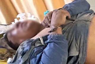 Enfrentamiento en Quito deja un presunto antisocial herido y evidencia de robo dentro del vehículo