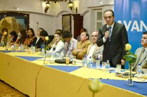 Los virtuales alcaldes y prefectos del partido Avanza se reunieron ayer en Quito. FOTO: ANDRES DARQUEA 