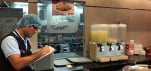 Arcsa control&oacute; restaurantes en centros comerciales de Guayaquil