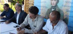 El acto donde se firm&oacute; el convenio se realiz&oacute; en Puerto Ayora.