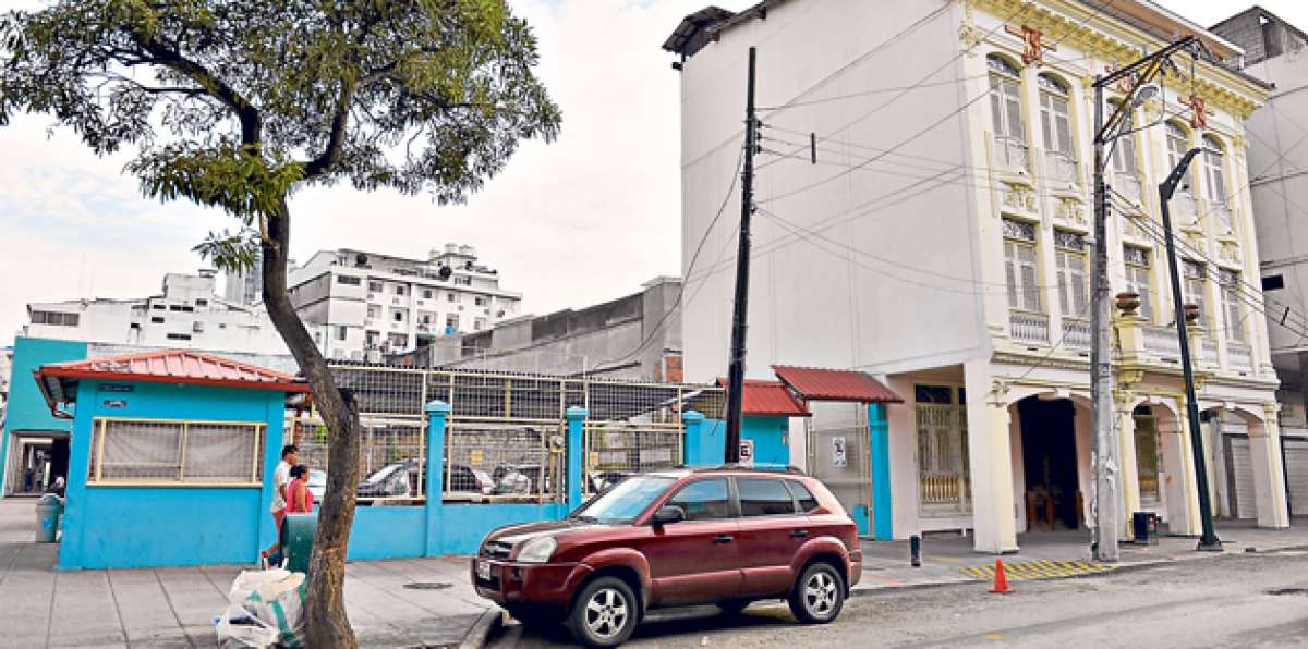 La Casa Madiny&aacute; est&aacute; ubicada en Tom&aacute;s Mart&iacute;nez, a su lado y en la parte posterior ahora hay dos parqueaderos. Foto: William Orellana / El Tel&eacute;grafo