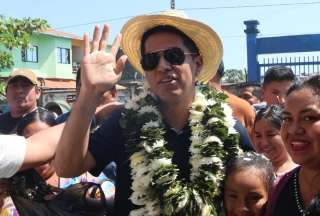 Entre gritos de “traidor”, el candidato presidencial de Bolivia, Andrónico Rodríguez, fue atacado a pedradas.