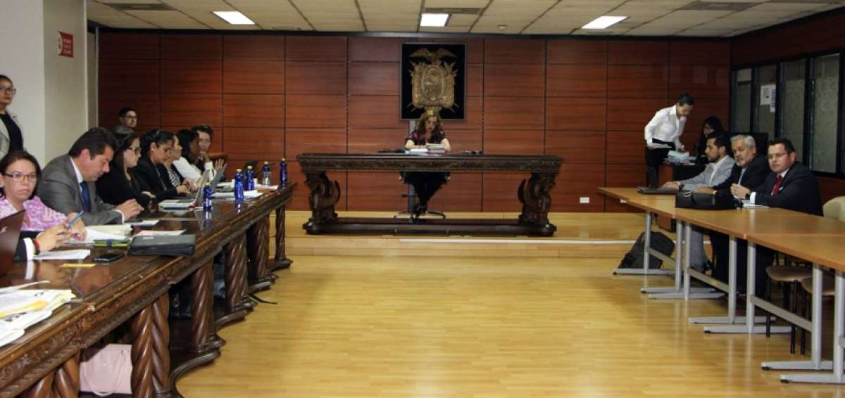 Jueza levanta prisi&oacute;n preventiva para Pamela M. y Laura T. en caso Sobornos