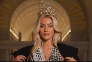 Durante una visita oficial, la Miss Universo 2024  Victoria Kjærrompió el protocolo para abrazar a una mujer que lloraba al verla. 